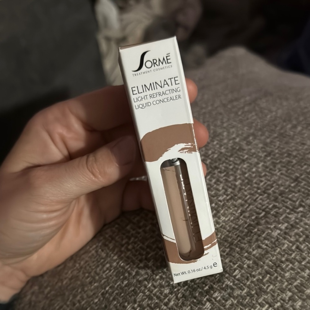Sorme Light Refracting Liquid Concealer in Light